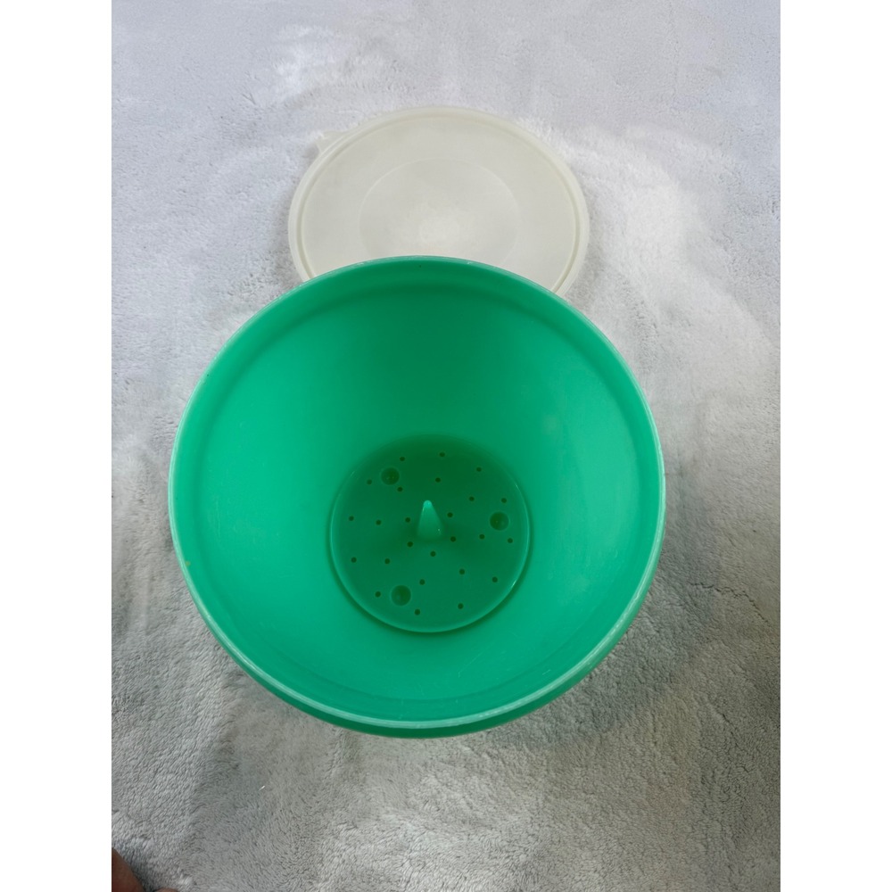 Tupperware Crisp It Container Green 7 Inch Bowl With Lid Storage Kitchenware - Picture 4 of 5